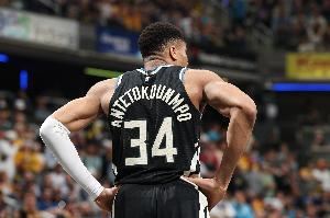 Shams：字母哥将在新赛季密切关注雄鹿的表现和联盟的动向