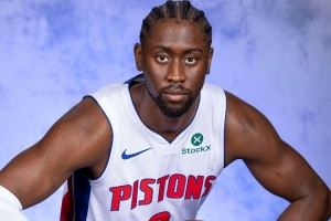 进攻咋回事？勒韦尔替补18分钟 8中1&三分4中0仅拿2分...