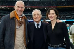 NFL西班牙首演!弗洛伦蒂诺、齐达内赛前现身伯纳乌现场 NFL西班牙首演!弗洛伦蒂诺、齐达内赛前现身伯纳乌现场