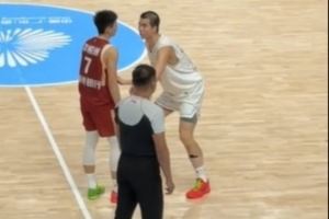 真·盯人战术!张懿赵杰小组赛曾一直寸步不离地跟着李悦洲 真·盯人战术!张懿赵杰小组赛曾一直寸步不离地跟着李悦洲